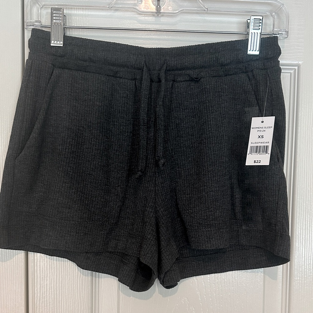 Adorable super soft NWT Dip brand dark gray PJ shorts sz. XS
25.23.08EB